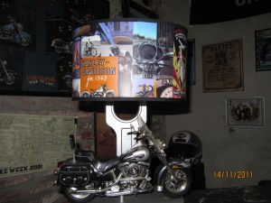 mesa en taller motos harley Montevideo, Uruguay