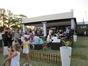 Fiesta al finalizar Partido de Polo, Buenos Aires, Argentina