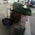 Camino del aeropuerto! Es como el guion perfecto para una película sub-realista, difícil de explicar sin aburrir pero para morir de la risa si nos pudieran ver por un agujero. […]